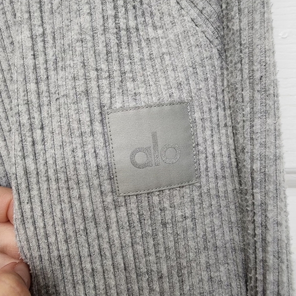 Alo Yoga Muse Hoodie and Sweatpant Set In Athletic Heather Grey Size Small - Picture 10 of 11